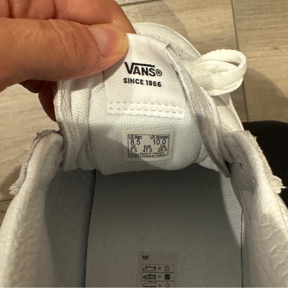 Vans Sk8-Mid Leather. White and blue. Men’s 8.5 / women’s 10. Worn once. - Picture 3 of 4